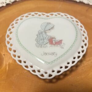 1989 Vintage PRECIOUS MOMENTS Heart Trinket Box – January Girl with Sled Enesco